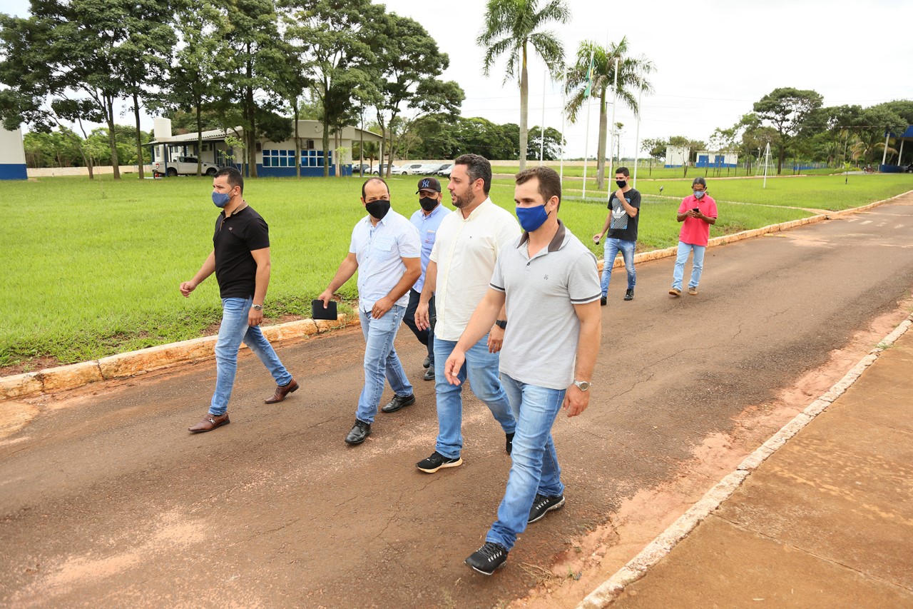 Vereadores fazem visita a planta do futuro frigorifico "Comanche" de Batayporã